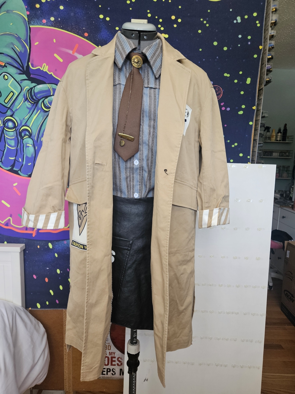 Beige Unisex Trench Coat with Patch Detail - Picture 10 of 11